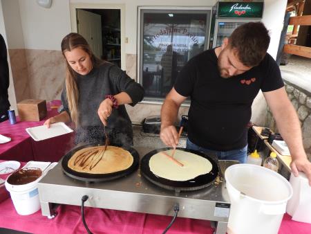 Vse omlete sta spekla Miha in žena Zala 1